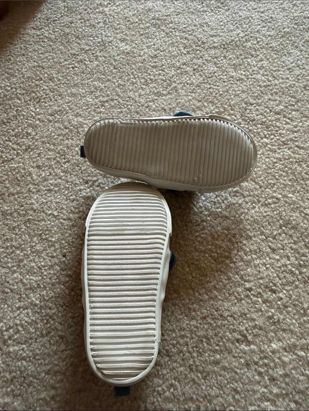 Old Navy Girls' Light Blue Slip-On Knot Sneakers - Kids size 7
